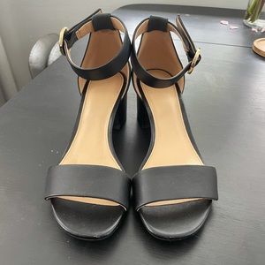 Michael Kora black heels